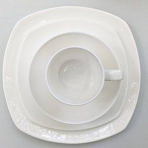 Studio TU Fine Bone China 16 Piece Dinnerware Quattro